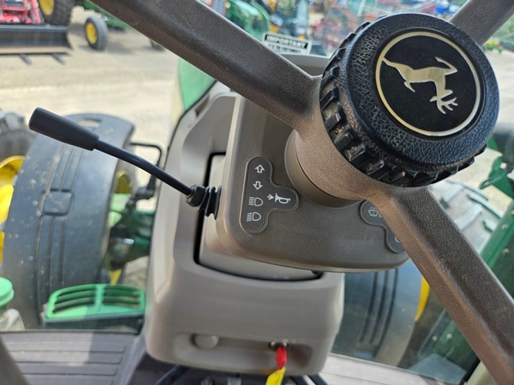 john-deere-8285r-image-31
