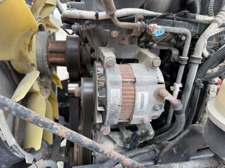 2013-kenworth-w900-image-28