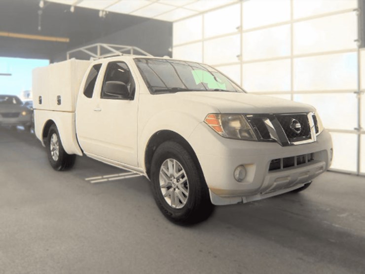 2015-nissan-frontier-sv-image-1