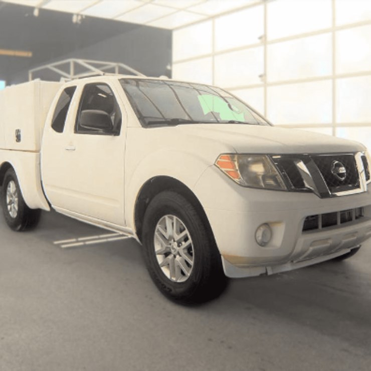 2015 NISSAN FRONTIER SV