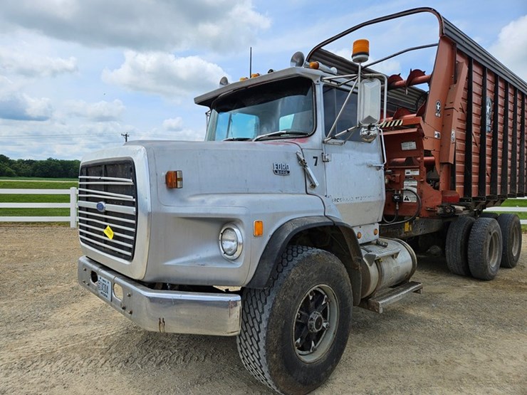 1983-ford-9000-image-9