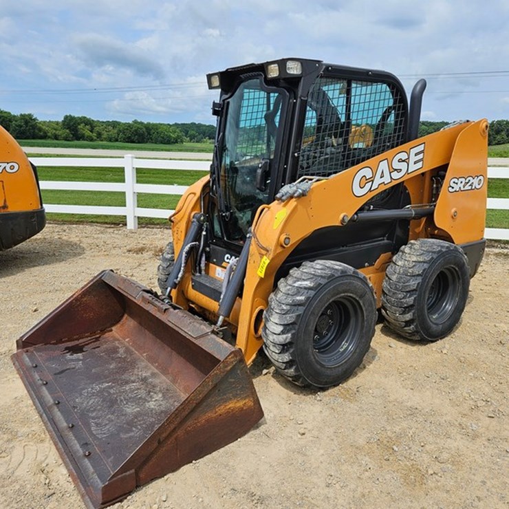 2019 CASE SR210