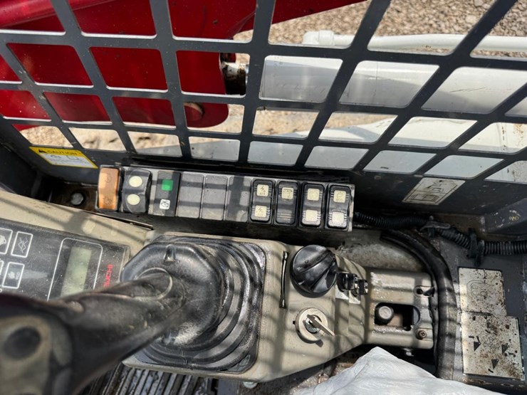 2019-takeuchi-tl8-image-25