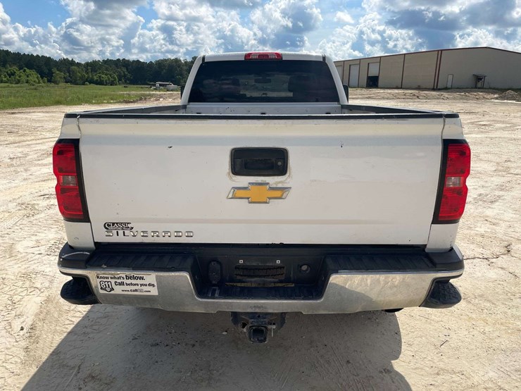 2015-chevrolet-silverado-2500-image-6