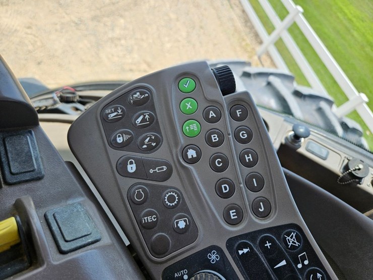 john-deere-8285r-image-41