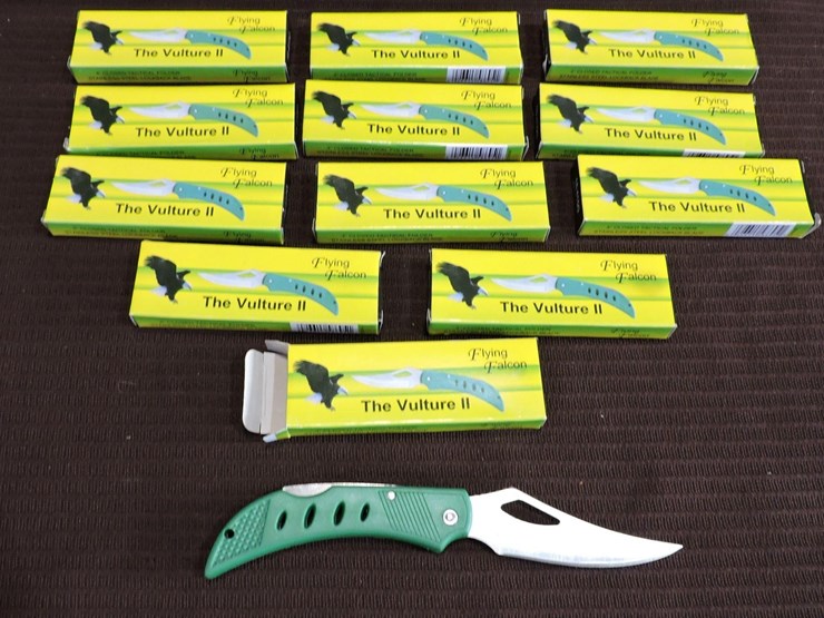 tackle-box-and-lock-back-knives-image-2