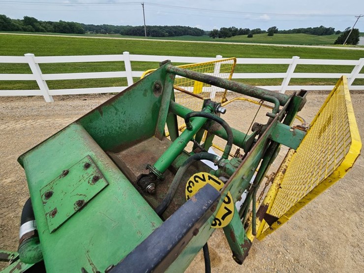 john-deere-336-image-24