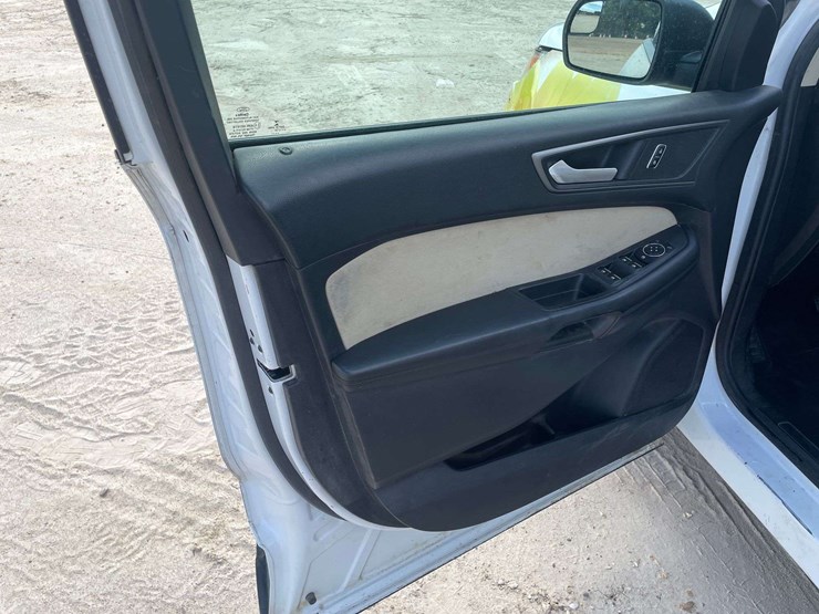 2017-ford-edge-image-9