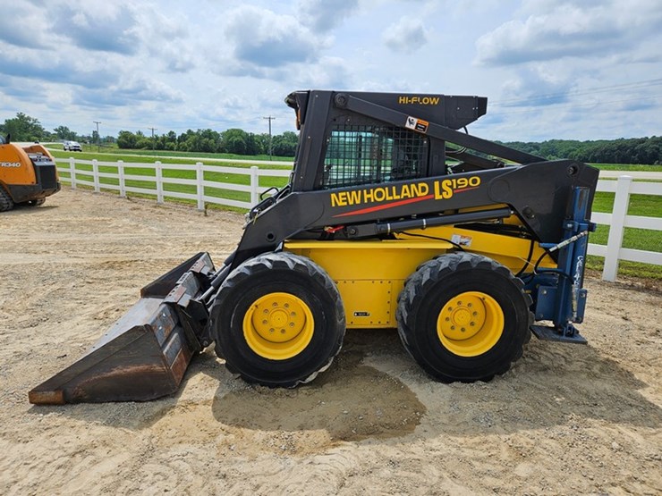 new-holland-ls190-image-2