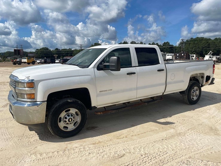 2015-chevrolet-silverado-2500-image-1