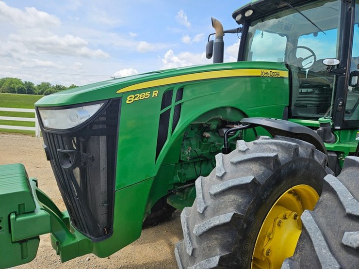 john-deere-8285r-image-11