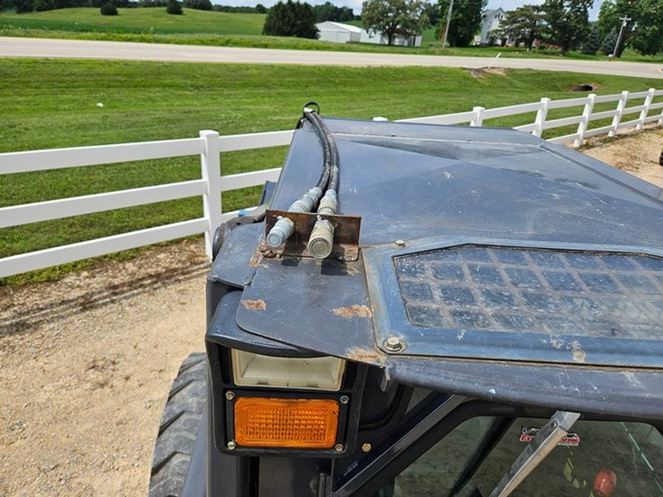 new-holland-ls190-image-12