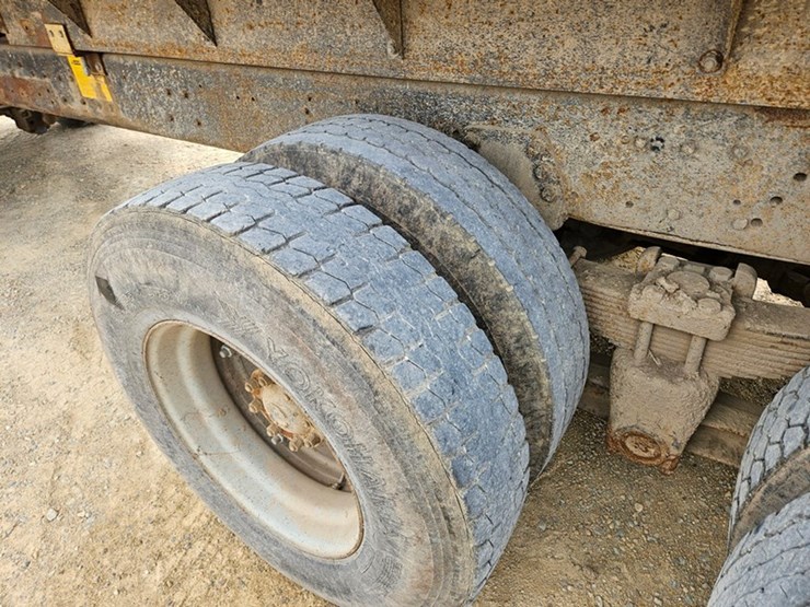 1983-ford-9000-image-40