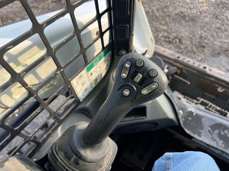 2022-bobcat-t550-image-21