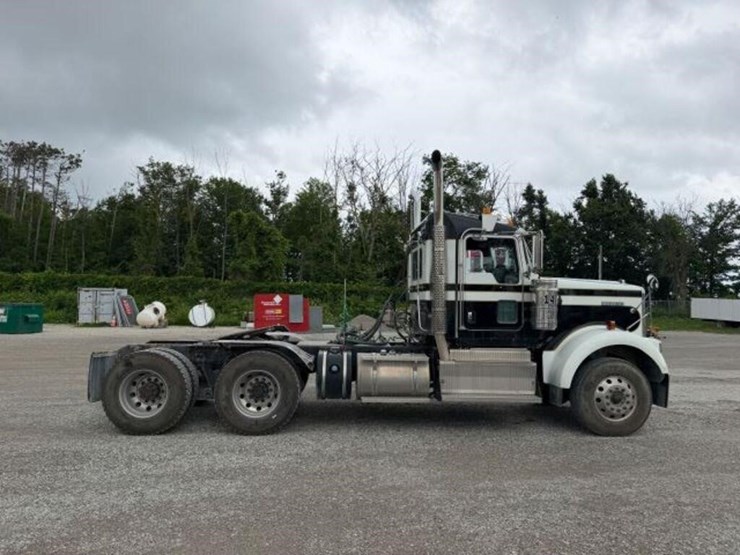 2013-kenworth-w900-image-3