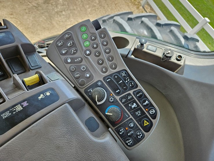 john-deere-8285r-image-40
