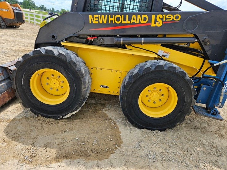 new-holland-ls190-image-35