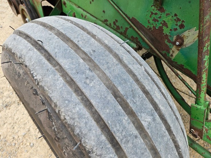 john-deere-336-image-29