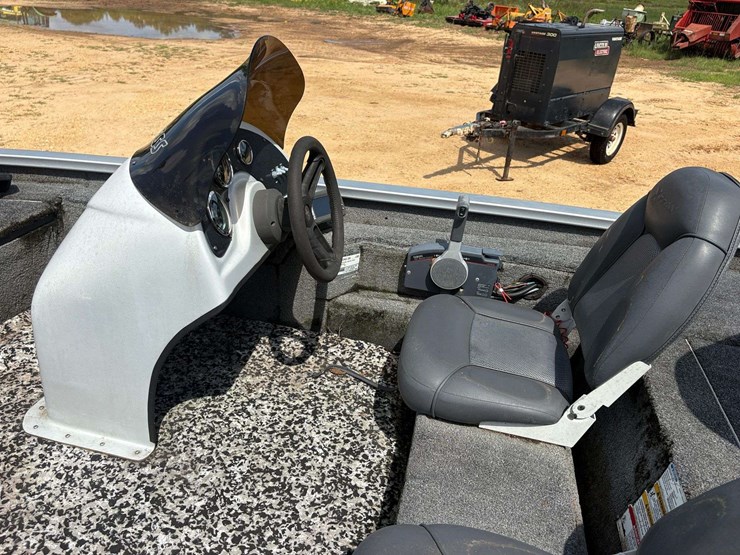 2011-xpress-12'-aluminum-boat-w/yamaha-90hp-outboard-image-20