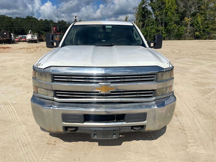 2015-chevrolet-silverado-2500-image-5