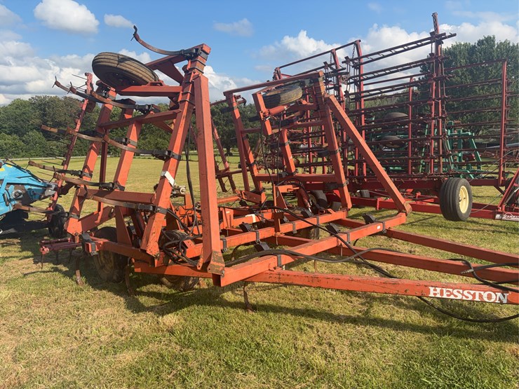 hesston-2210-image-4