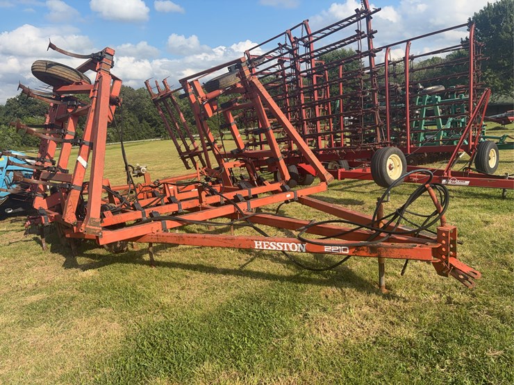 hesston-2210-image-3