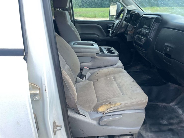 2015-chevrolet-silverado-2500-image-18