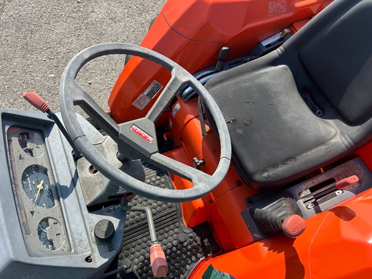 1995-kubota-l2900-image-13