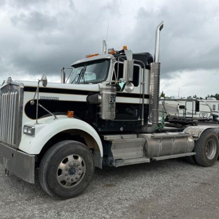 2013 KENWORTH W900