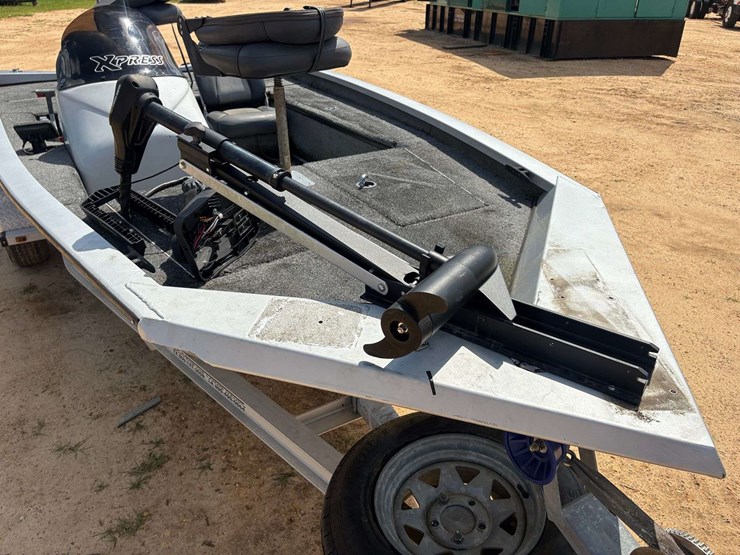 2011-xpress-12'-aluminum-boat-w/yamaha-90hp-outboard-image-12