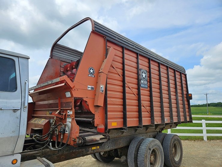 1983-ford-9000-image-14