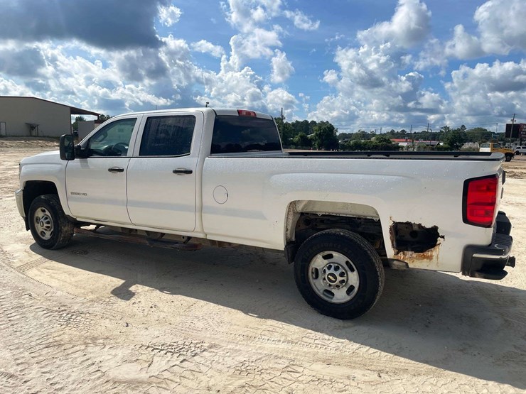 2015-chevrolet-silverado-2500-image-2