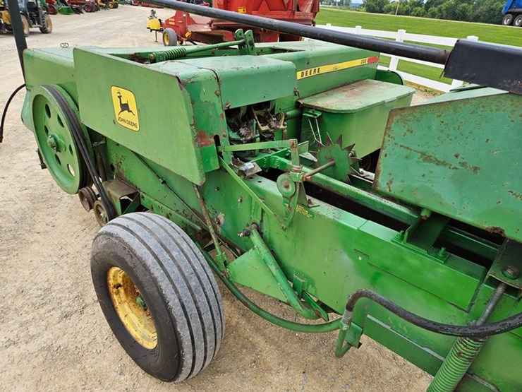 john-deere-336-image-25