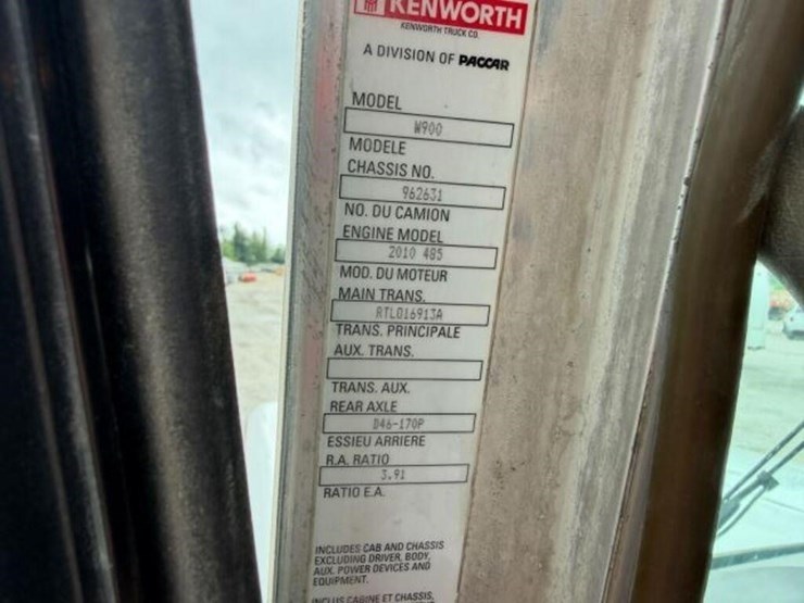 2013-kenworth-w900-image-13