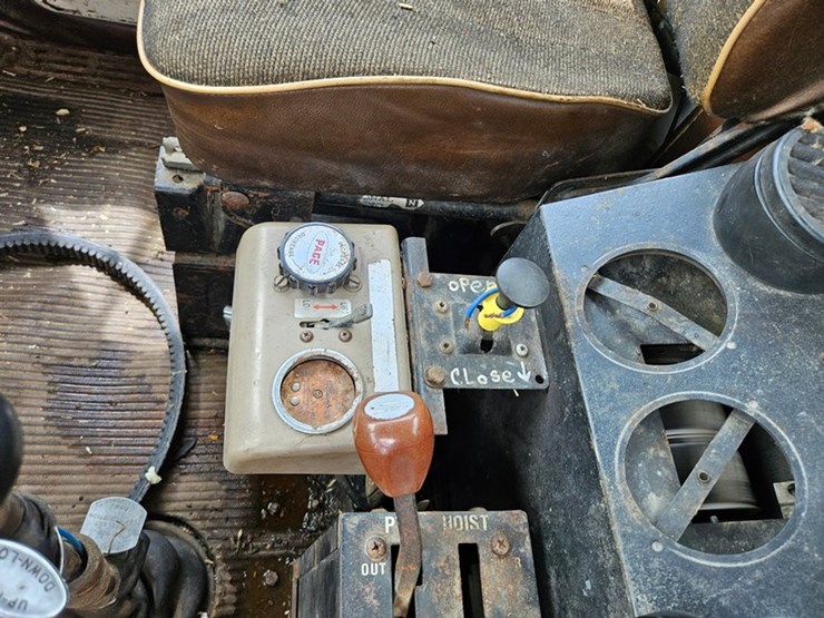 1983-ford-9000-image-61