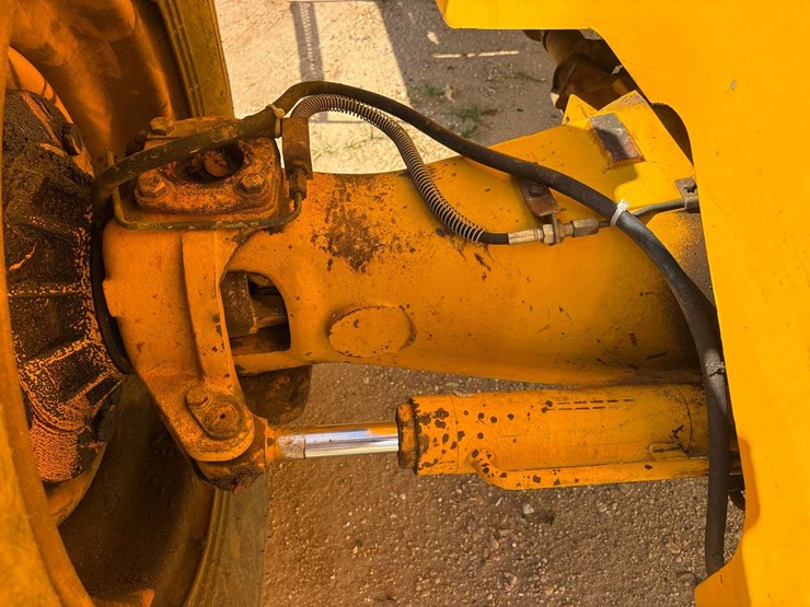 2005-jcb-506-image-23