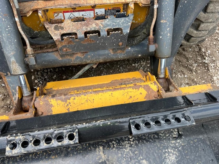 deere-318e-image-11