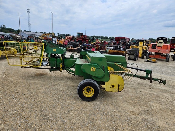 john-deere-336-image-6