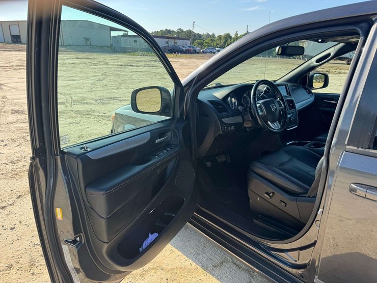 2018-dodge-grand-caravan-image-9