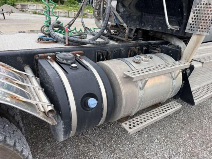 2013-kenworth-w900-image-41
