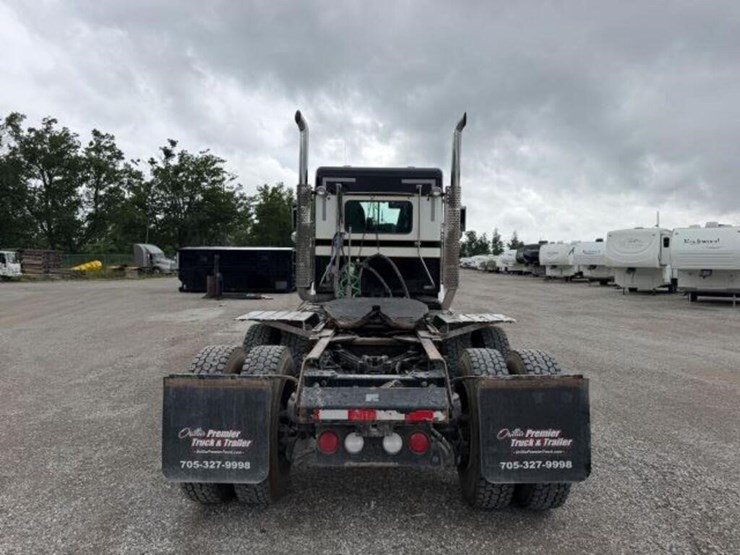 2013-kenworth-w900-image-5