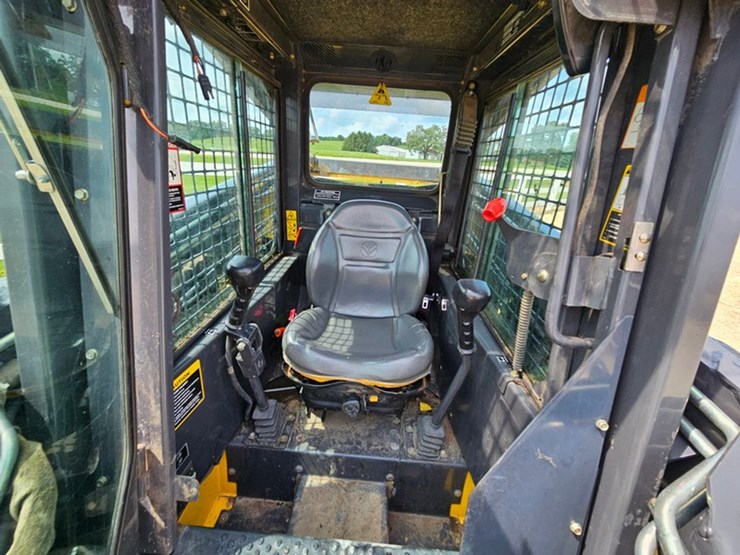 new-holland-ls190-image-21