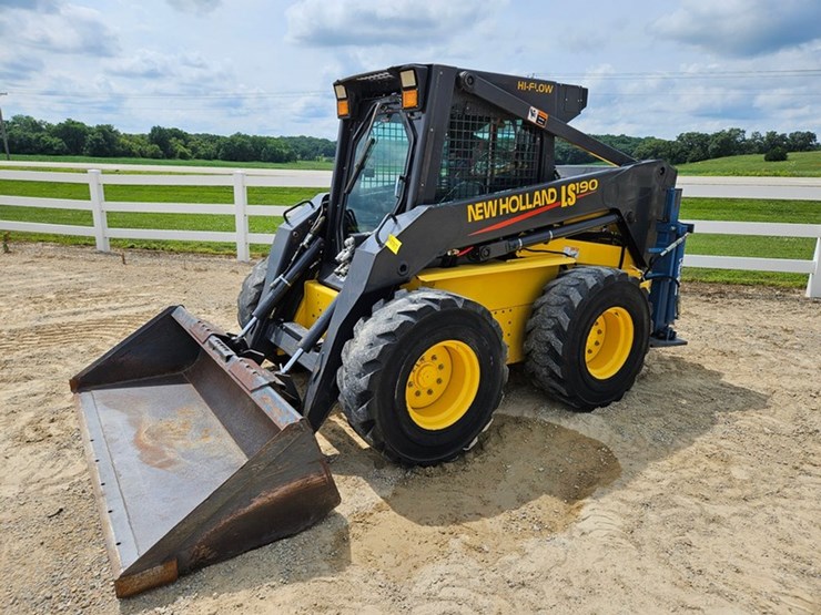 new-holland-ls190-image-1