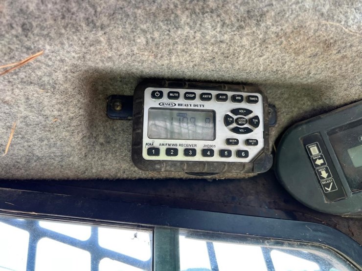 deere-318e-image-23