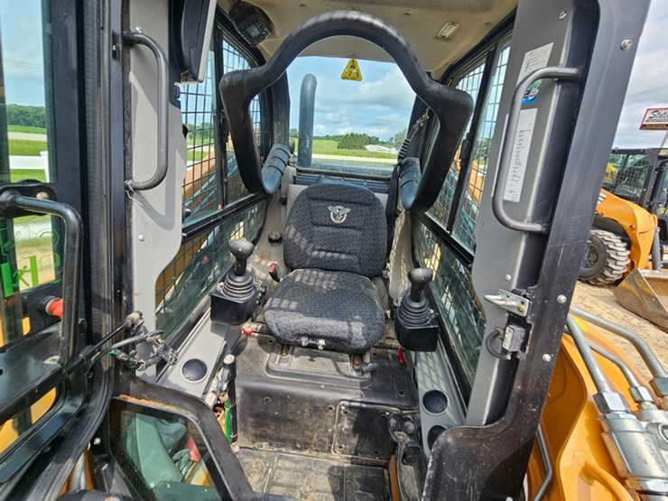 2023-case-tv450b-image-22