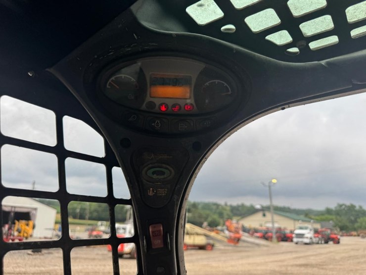 2016-bobcat-t595-image-24