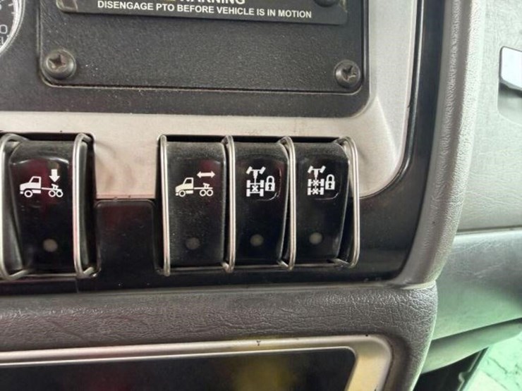 2013-kenworth-w900-image-17