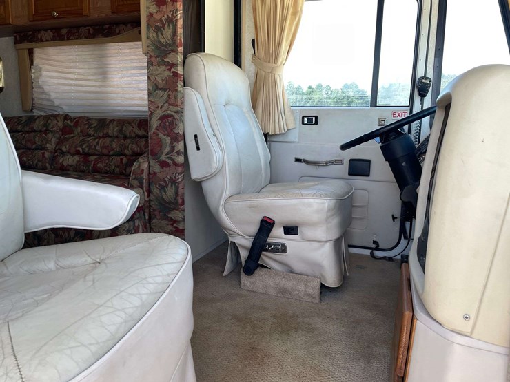 1999-freightliner-xc-allegro-39-bus-diesel-pusher-motor-home-(46,649-miles)-image-7