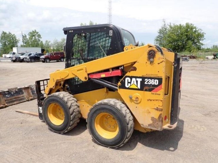 2019-caterpillar-236d-skid-steer-cat0236dlbgz05393-image-7