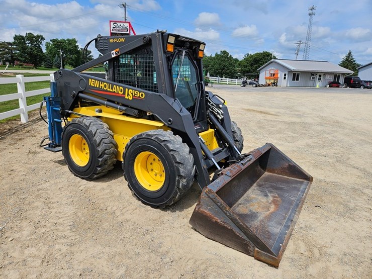 new-holland-ls190-image-7
